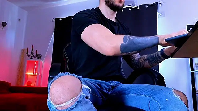 MightyAaron66のライブXXXチャット