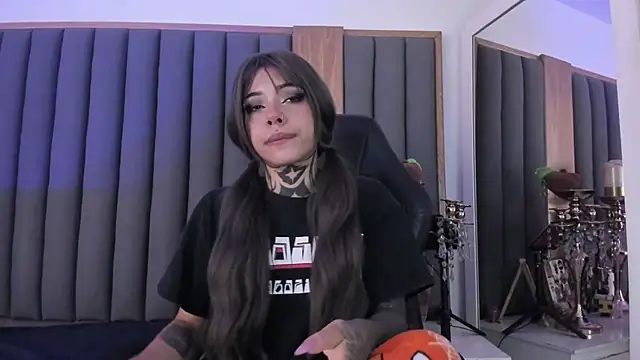 XXX chat uživo modela misstomie_