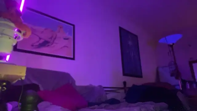 Guyst049: διαδικτυακό σόου στην κάμερα