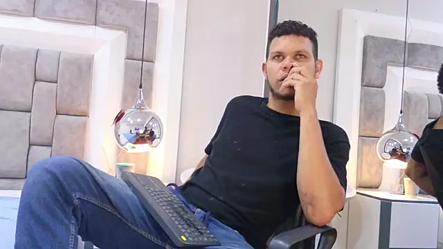 Онлайн чат XXX NohaBrooks