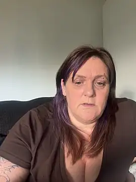 Busty-GilfQuinn's Live XXX Chat