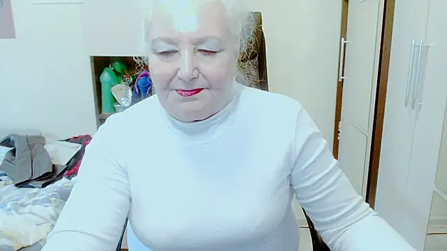 GrannyAlisa Adlı Modelin Canlı XXX Sohbeti