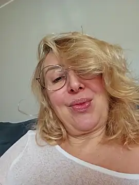 MariaRichi_: онлайн-секс-чат