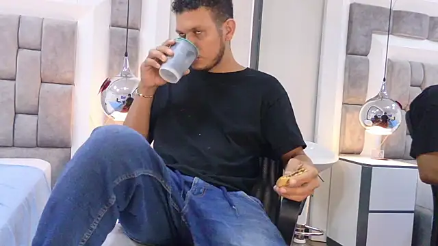 NohaBrooksn Webbikameraesitys