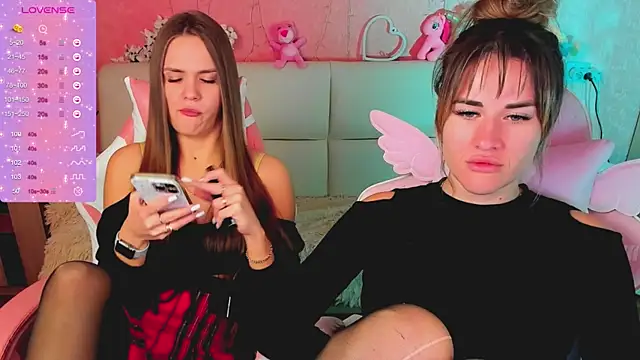 hotty_girls_here's Live XXX Chat