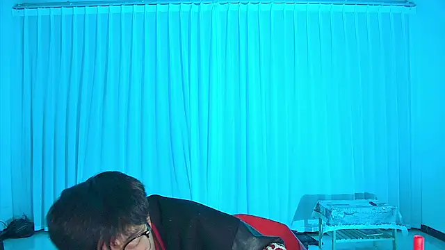 Show modela KK-cuteboy na web-kameri