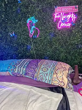 RenaThickAss: онлайн-секс-чат