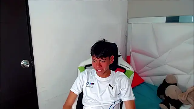 Pokazy przed kamerką – Liarr_