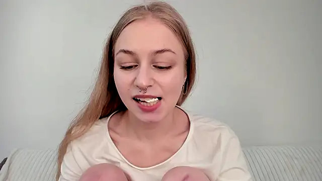 แชท XXX สดของ MiaMews