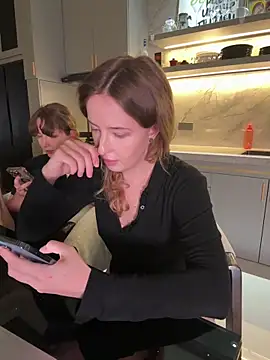 Nura_n_Sarah Chat XXX in diretta