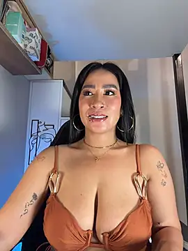 AsianMilfSheryl Obrolan Langsung XXX