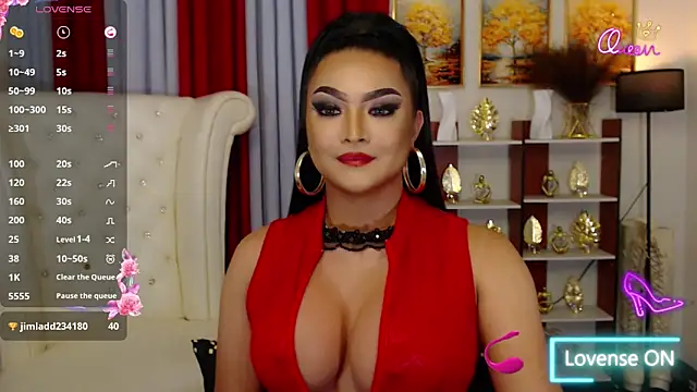 Pokazy przed kamerką – BigCockValentina