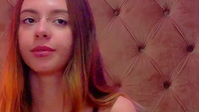 CoraVex Adlı Modelin Canlı XXX Sohbeti