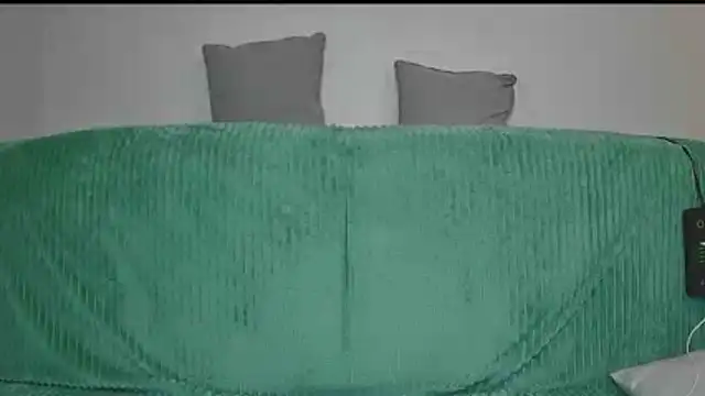 ElllaNuarのライブXXXチャット