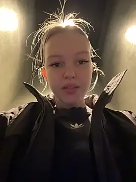 AshleyMur Adlı Modelin Canlı XXX Sohbeti