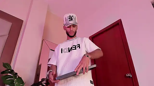 Thiagoferreti Adlı Modelin Web Kamerası Şovu