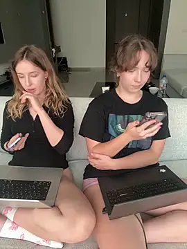 Nura_n_Sarah's Webcam Show