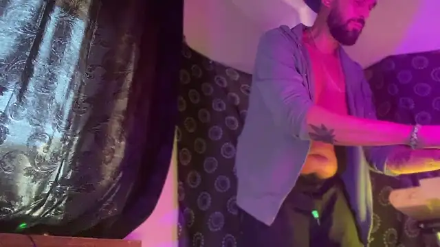 Guyst049 Webcam-Show