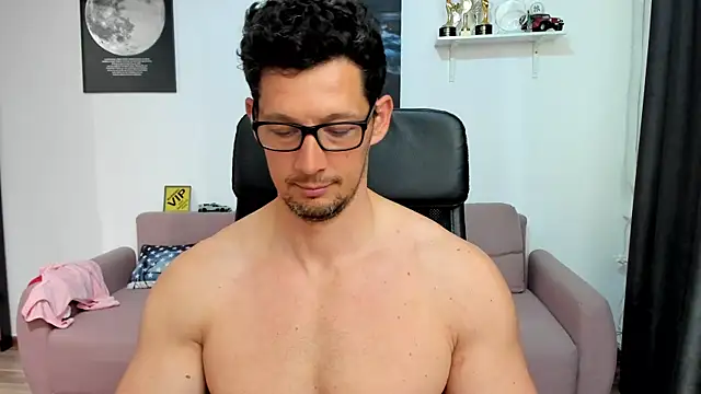 BrutusK08 Chat XXX live