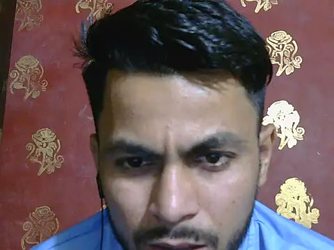 Pokazy przed kamerką – Stubborndesiboy