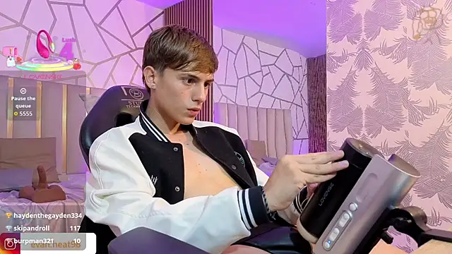 EVAN_TAY Show in webcam