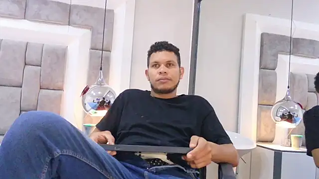 NohaBrooks Show in webcam