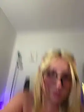 Megan_lu2 élő XXX-chatje