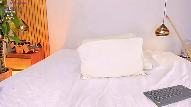 REINA_ADAHARA's Webcam Show