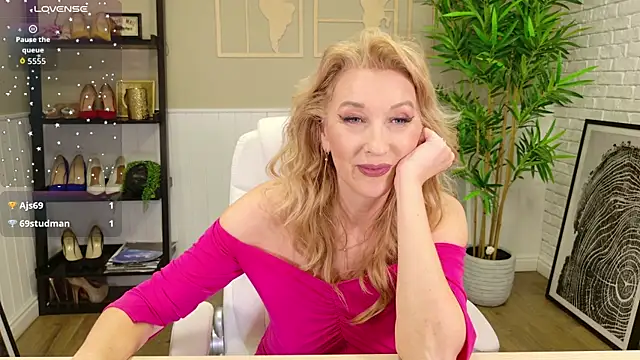 LadyLeea élő XXX-chatje