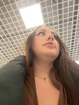 Chat XXX en directo de KiraSunshine