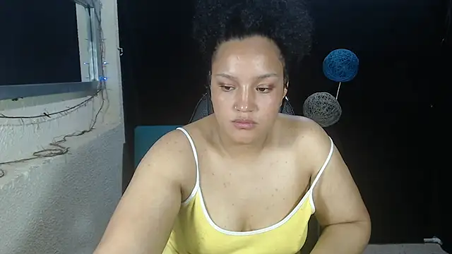 Chatroom XXX en direct de SofiaRoyal2308