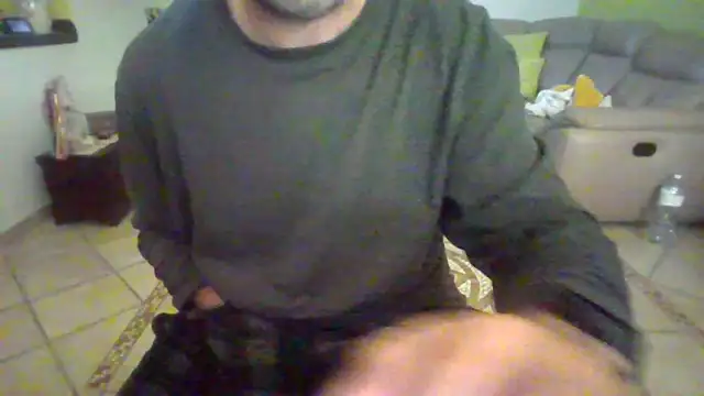 r5tt84's Live XXX Chat