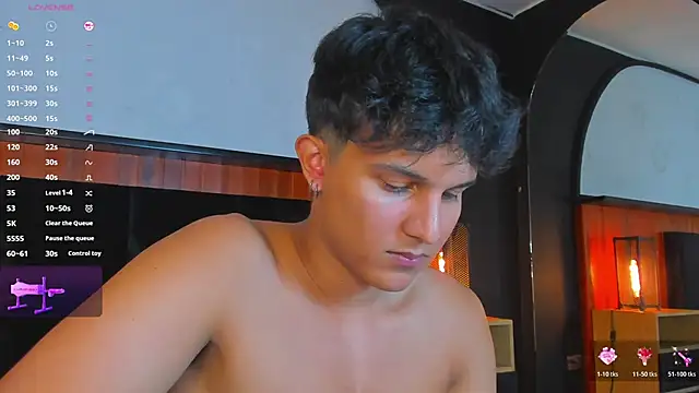 Leo_Savage_ Show Webcam