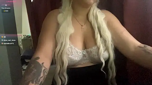 KarrenHewins live XXX chat