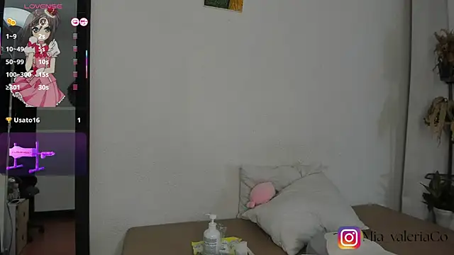 Chat XXX en directo de Mia-Valeria-