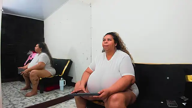 Lynn_Jones' Live XXX Chat