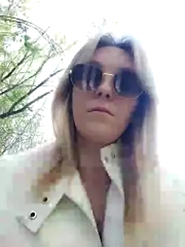 Yourblonde_69 élő XXX-chatje