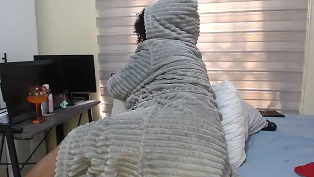 Foxybrownxx1's Live XXX Chat