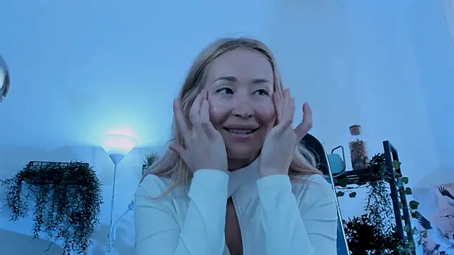 Živý XXX chat AstraMonroe