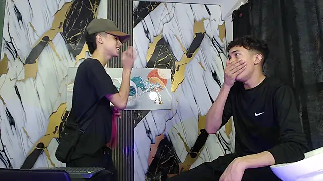 SKYN_MAN Adlı Modelin Canlı XXX Sohbeti