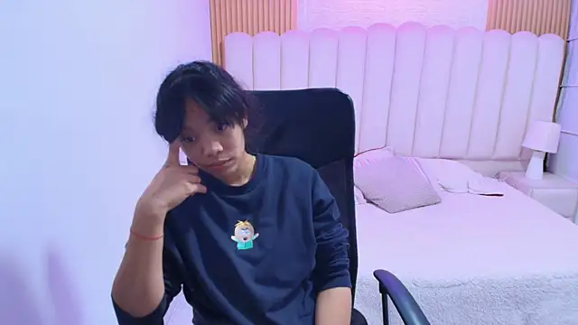 Онлайн чат XXX laureentt_