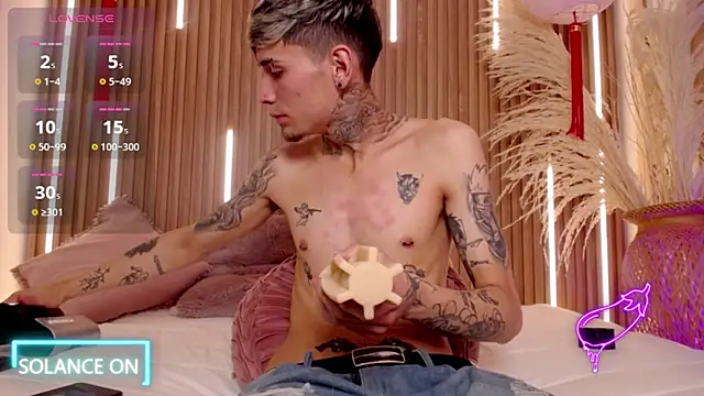 Max_Hader_: διαδικτυακό σόου στην κάμερα