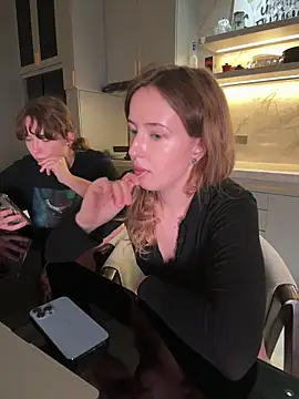 Show de Nura_n_Sarah na webcam