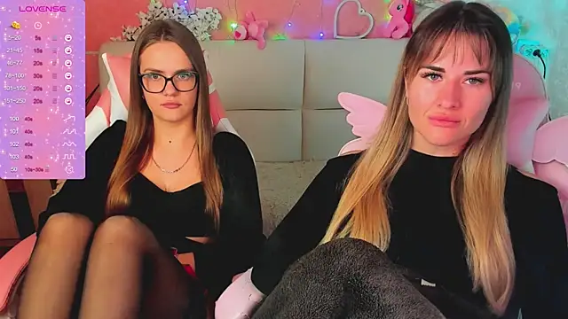 hotty_girls_here's Live XXX Chat