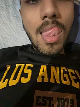 Mumbai_guyy Webcam-Show