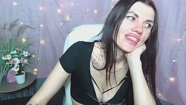 Chatroom XXX en direct de MilaLoona