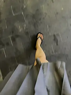 Meii-meyy: διαδικτυακό σόου στην κάμερα