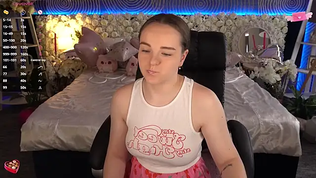 FoxyShy Adlı Modelin Canlı XXX Sohbeti