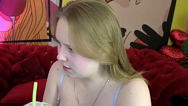 CrystallPawsのライブXXXチャット