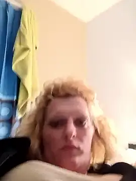 Chat XXX en directo de KITTYBOOBOOFUXX